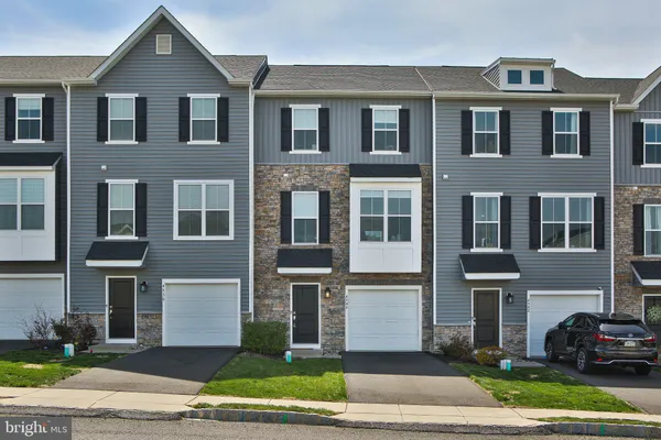 $399,900 | 4940 Brookside Court, Coopersburg, PA 18036
