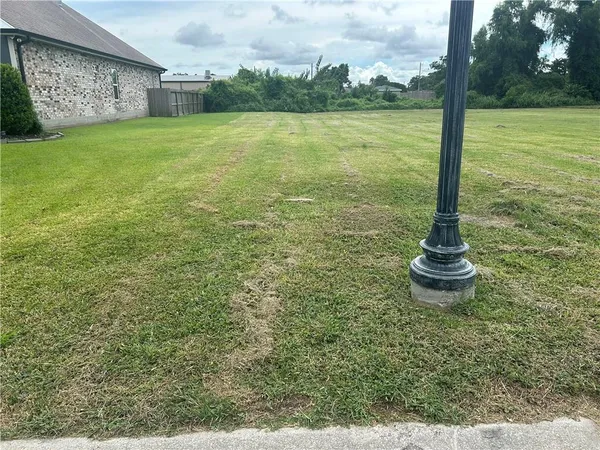 $75,900 | 18 Mary Ann Place, Gretna, LA 70053