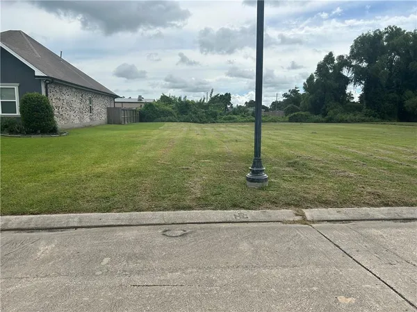 $75,900 | 18 Mary Ann Place, Gretna, LA 70053