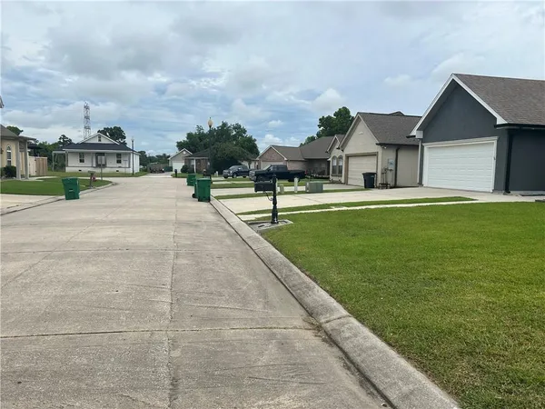 $75,900 | 18 Mary Ann Place, Gretna, LA 70053