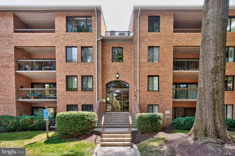 $495,000 | 5809 Edson Lane, Unit 103, North Bethesda, MD 20852