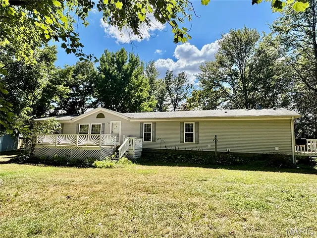 $50,000 | 20754 Emerald Road, Carlyle, IL 62231
