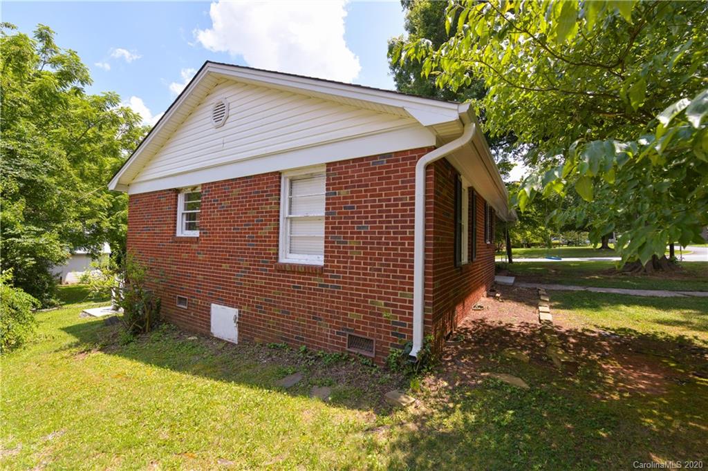 2255 Falmouth Road Charlotte, NC 28205 - Photo 6 of 28 a view of a house with a yard