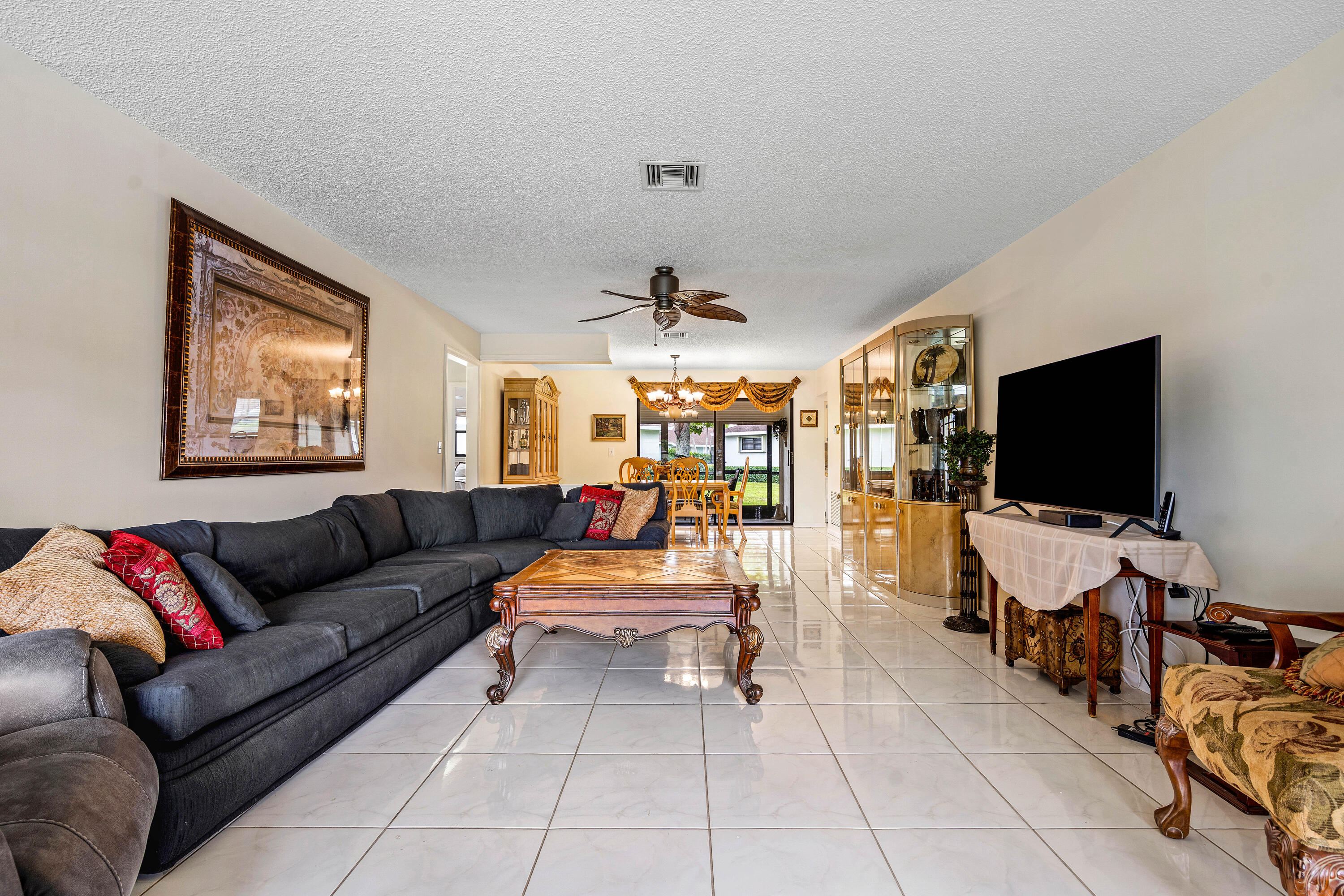 4350 Pear Tree Circle, Unit A Boynton Beach, FL 33436 - Photo 4 of 30 Living Room