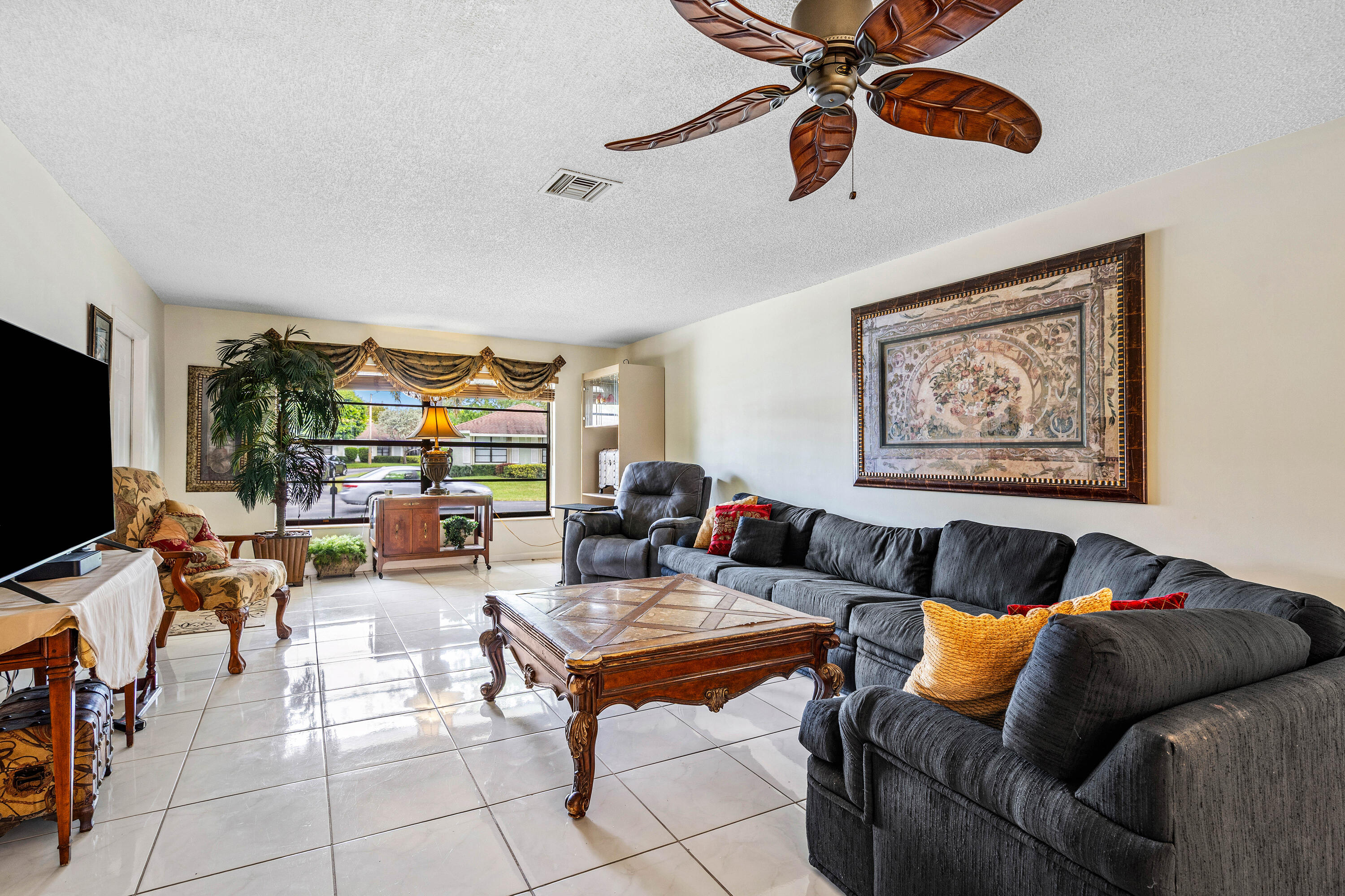 4350 Pear Tree Circle, Unit A Boynton Beach, FL 33436 - Photo 6 of 30 Living Room