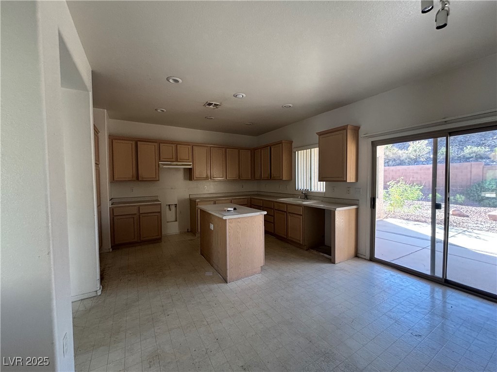 533 Kings Links Street Henderson, NV 89012 - Photo 5 of 15