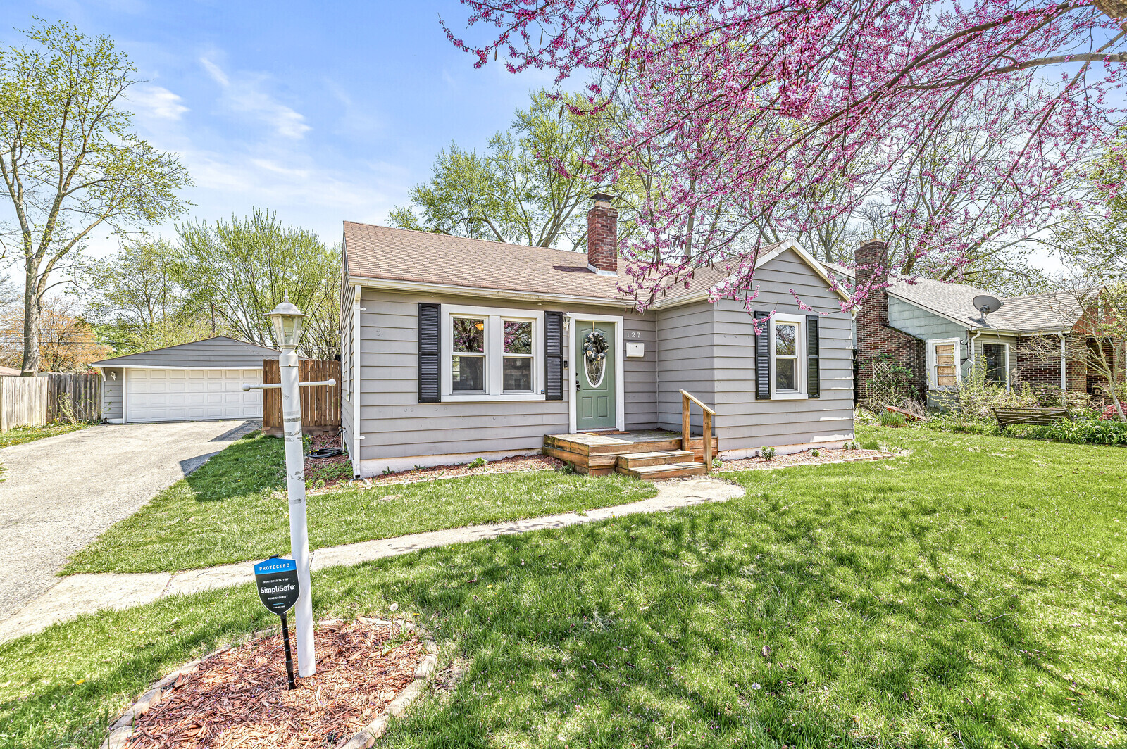 127 Burbank Road Indianapolis, IN 46219 - Photo 1 of 25 Gallery Image 1