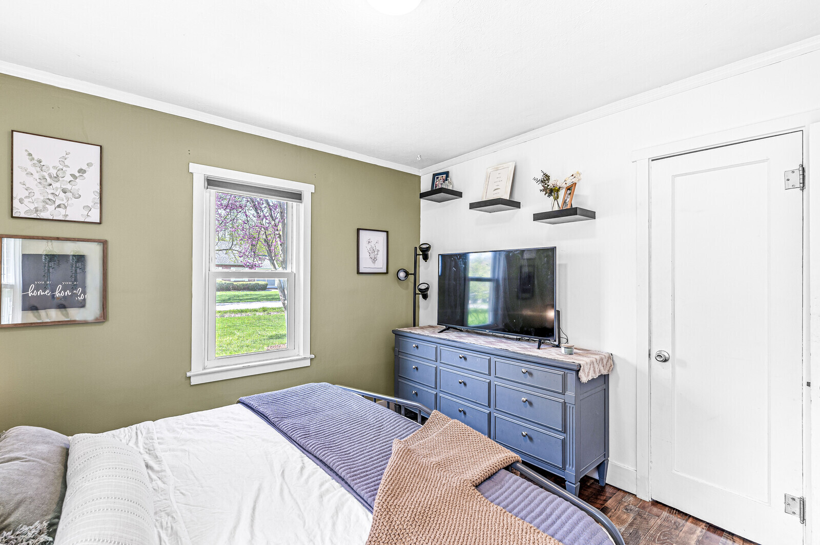 127 Burbank Road Indianapolis, IN 46219 - Photo 13 of 25 Gallery Image 13