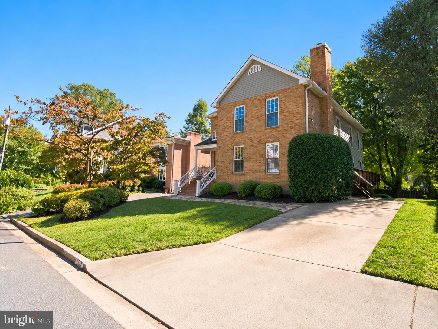 4524 25th Road North Arlington, VA 22207 - Photo 63 of 66 Front Exterior w/driveway
