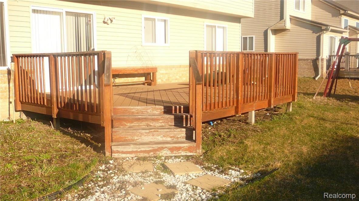 7999 Jeremy Road Belleville, MI 48111 - Photo 11 of 15 Large Deck