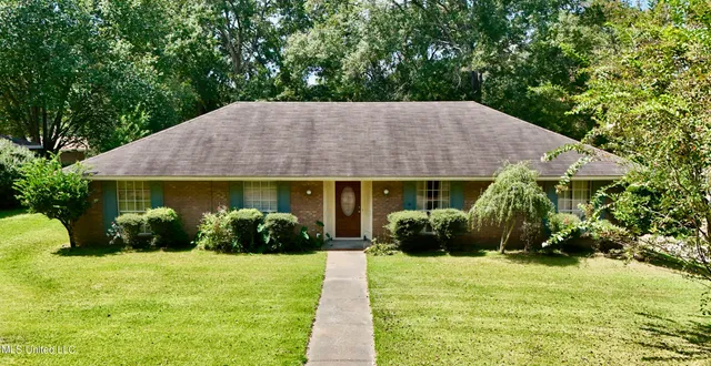 $215,000 | 1221 Huntcliff Way, Clinton, MS 39056