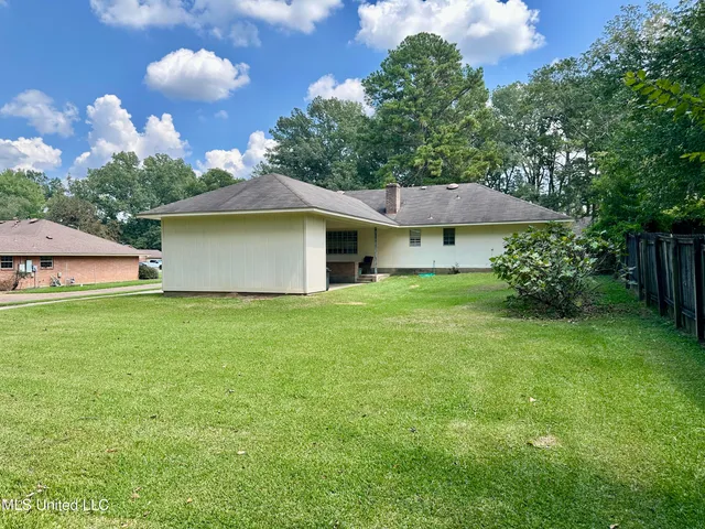 $215,000 | 1221 Huntcliff Way, Clinton, MS 39056
