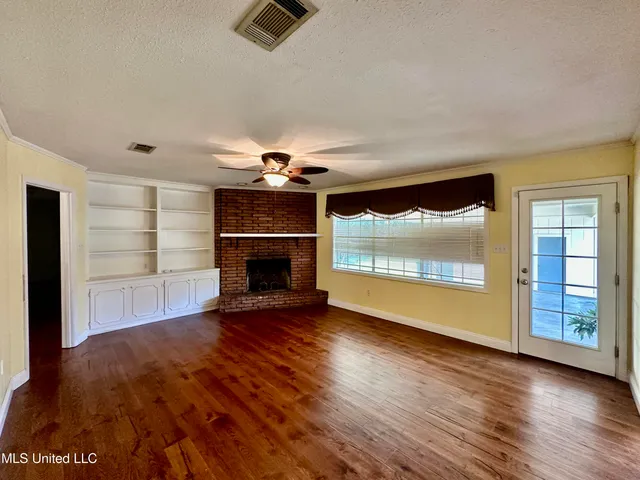 $215,000 | 1221 Huntcliff Way, Clinton, MS 39056