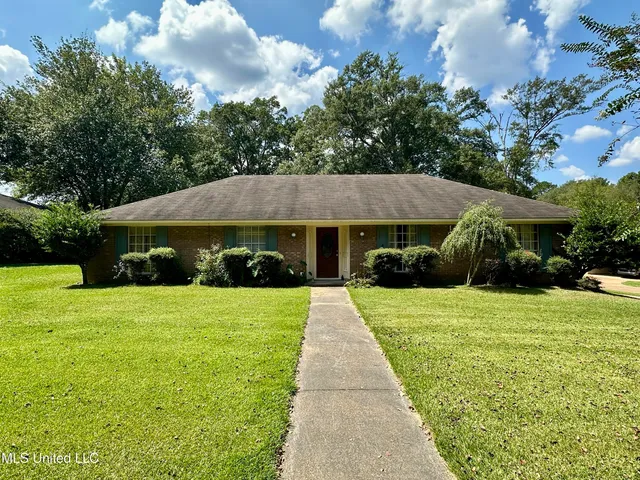 $215,000 | 1221 Huntcliff Way, Clinton, MS 39056