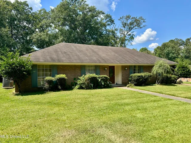 $215,000 | 1221 Huntcliff Way, Clinton, MS 39056