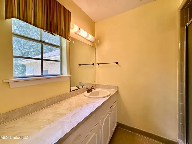 $215,000 | 1221 Huntcliff Way, Clinton, MS 39056