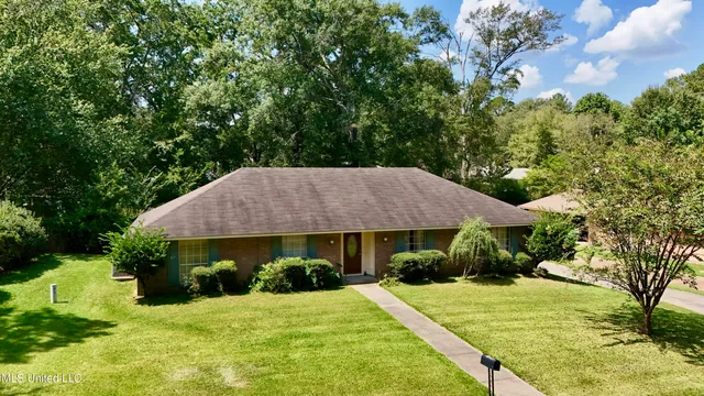 $215,000 | 1221 Huntcliff Way, Clinton, MS 39056