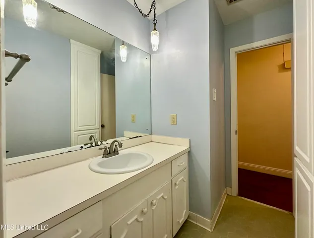 $215,000 | 1221 Huntcliff Way, Clinton, MS 39056