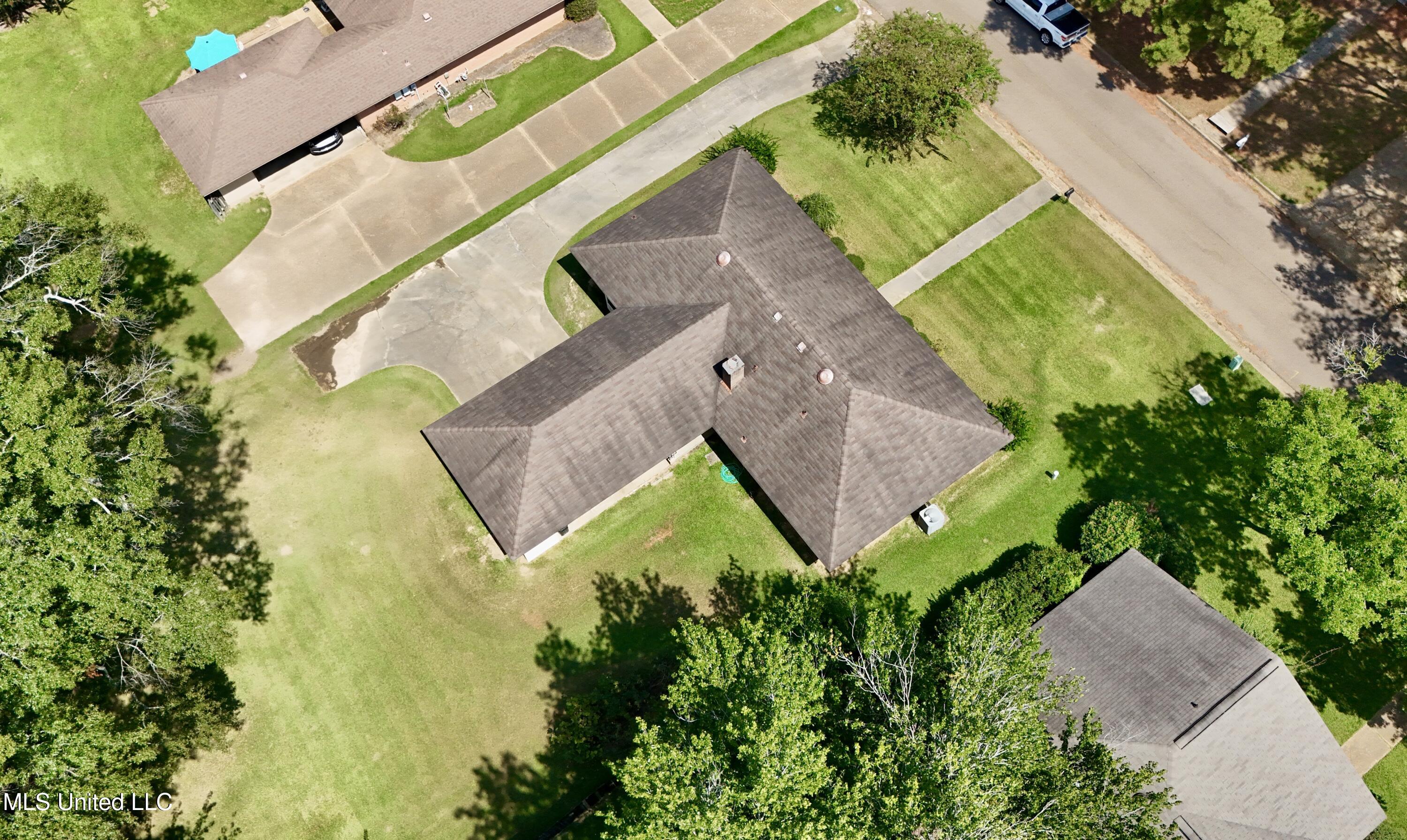 1221 Huntcliff Way Clinton, MS 39056 - Photo 5 of 42 dji_fly_20250910_130600_0289_17575273401