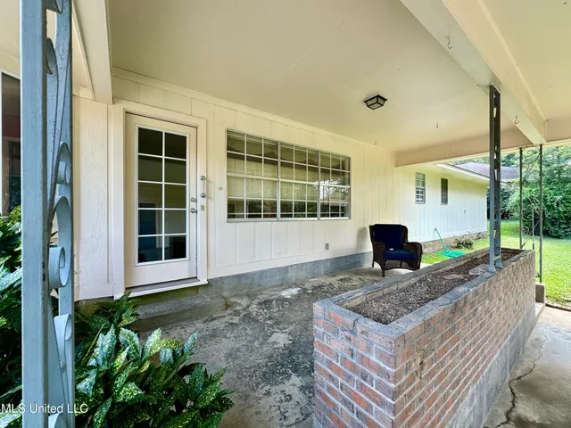 $215,000 | 1221 Huntcliff Way, Clinton, MS 39056