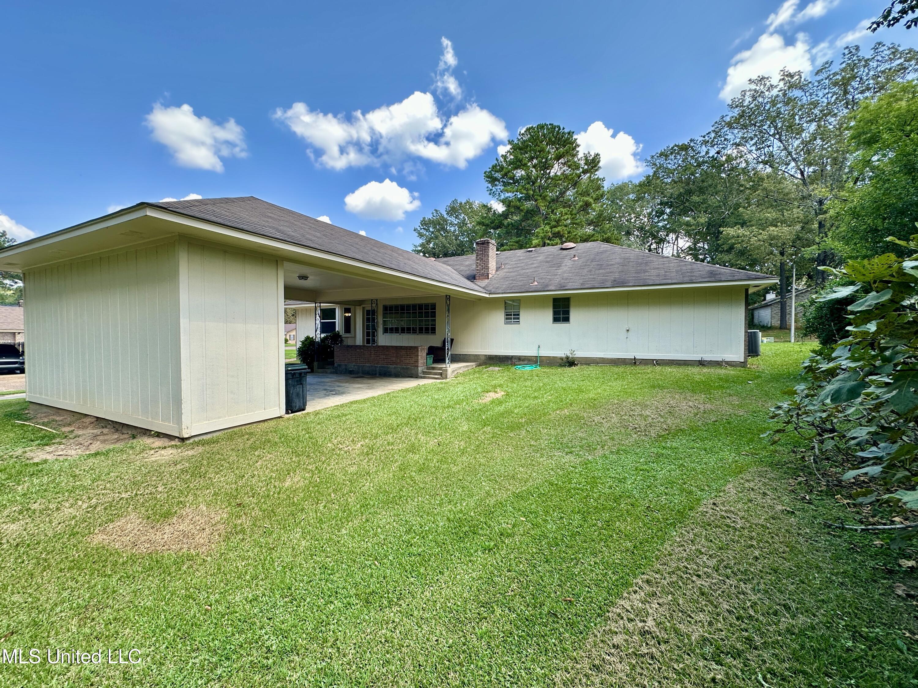 1221 Huntcliff Way Clinton, MS 39056 - Photo 9 of 42 IMG_9208