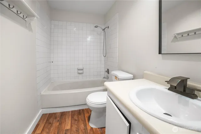 $228,888 | 17516 149th Avenue Southeast, Unit G9, Renton, WA 98058