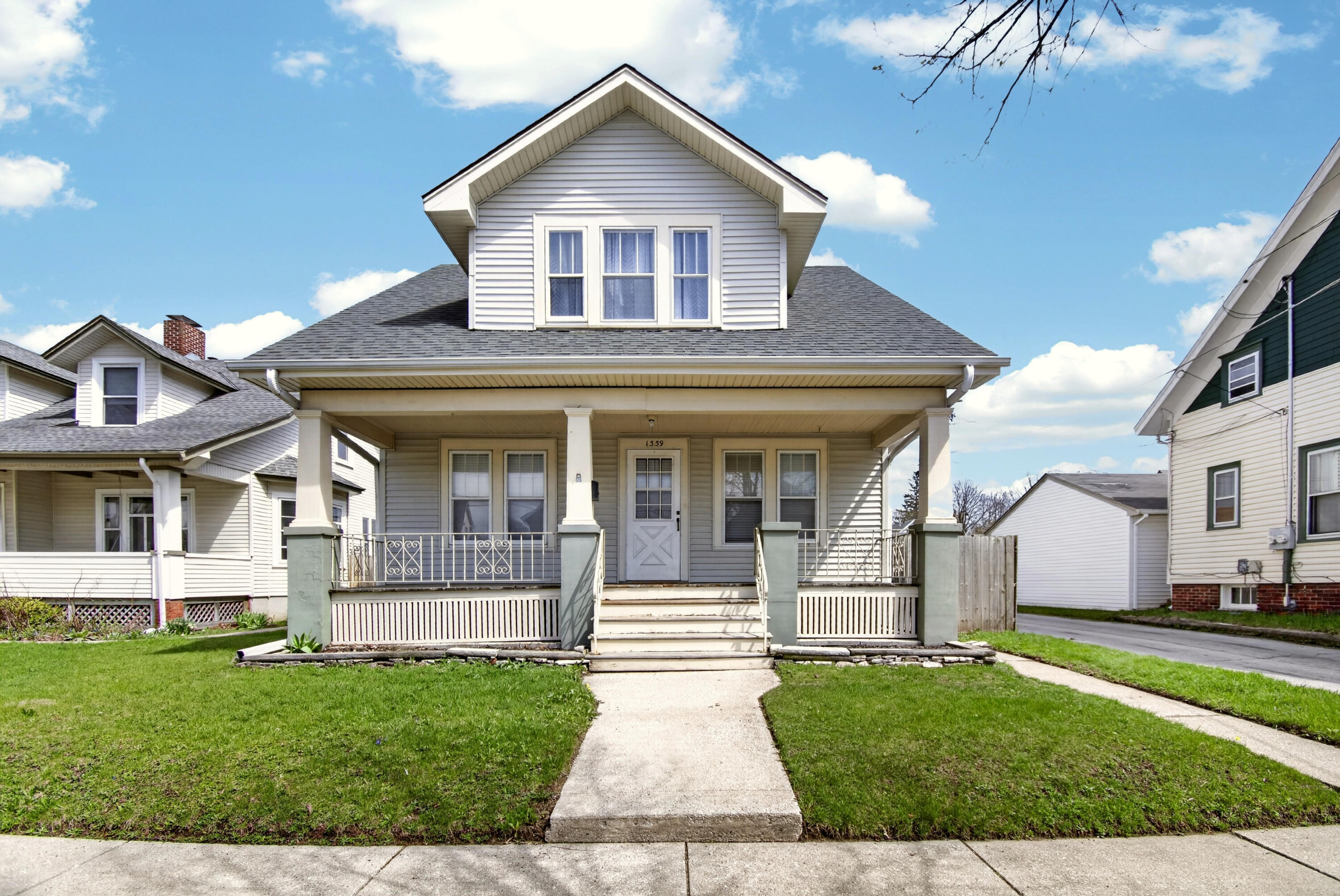 1339 West Boulevard Racine, WI 53405 - Photo 1 of 1 DSC_5394