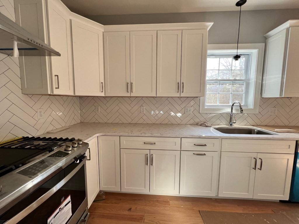 17 Davis Road Dracut, MA 01826 - Photo 5 of 24