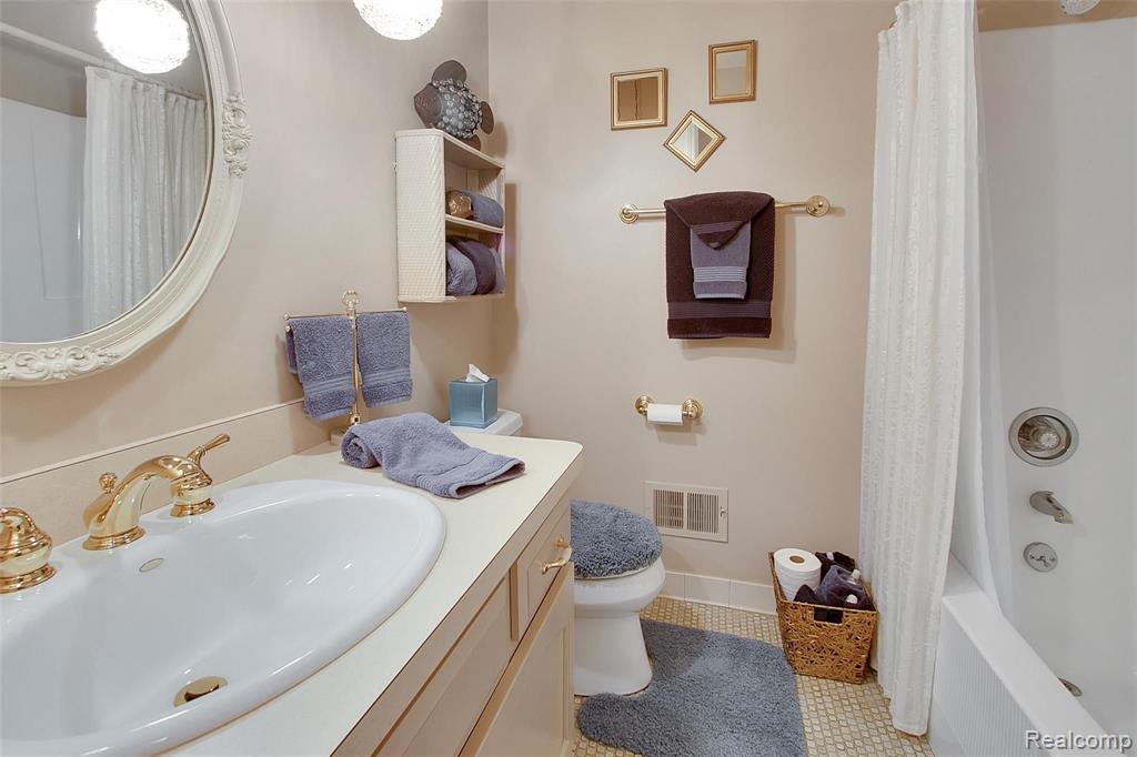 3147 East Highland Road Howell, MI 48855 - Photo 42 of 60
