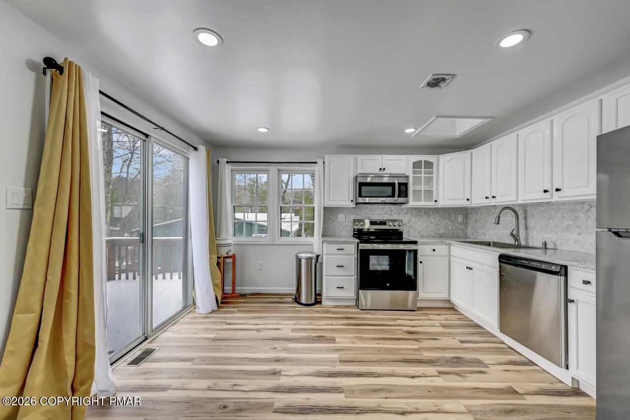 8 Buttonwood Rd Lake Lake Harmony, PA 18624 - Photo 12 of 56 8 Buttonwood Rd 12 Large