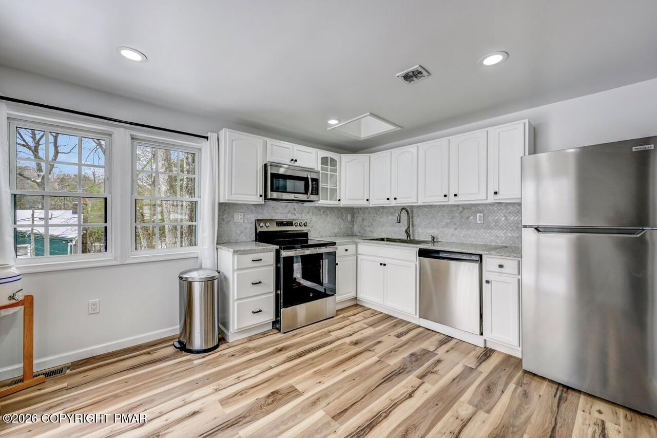 8 Buttonwood Rd Lake Lake Harmony, PA 18624 - Photo 13 of 56 8 Buttonwood Rd 13 Large