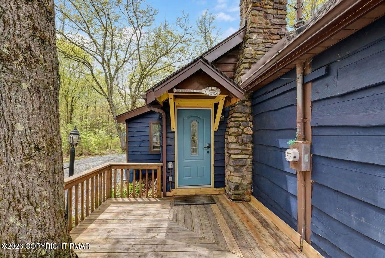 8 Buttonwood Rd Lake Lake Harmony, PA 18624 - Photo 5 of 56 8 Buttonwood Rd 05 Large