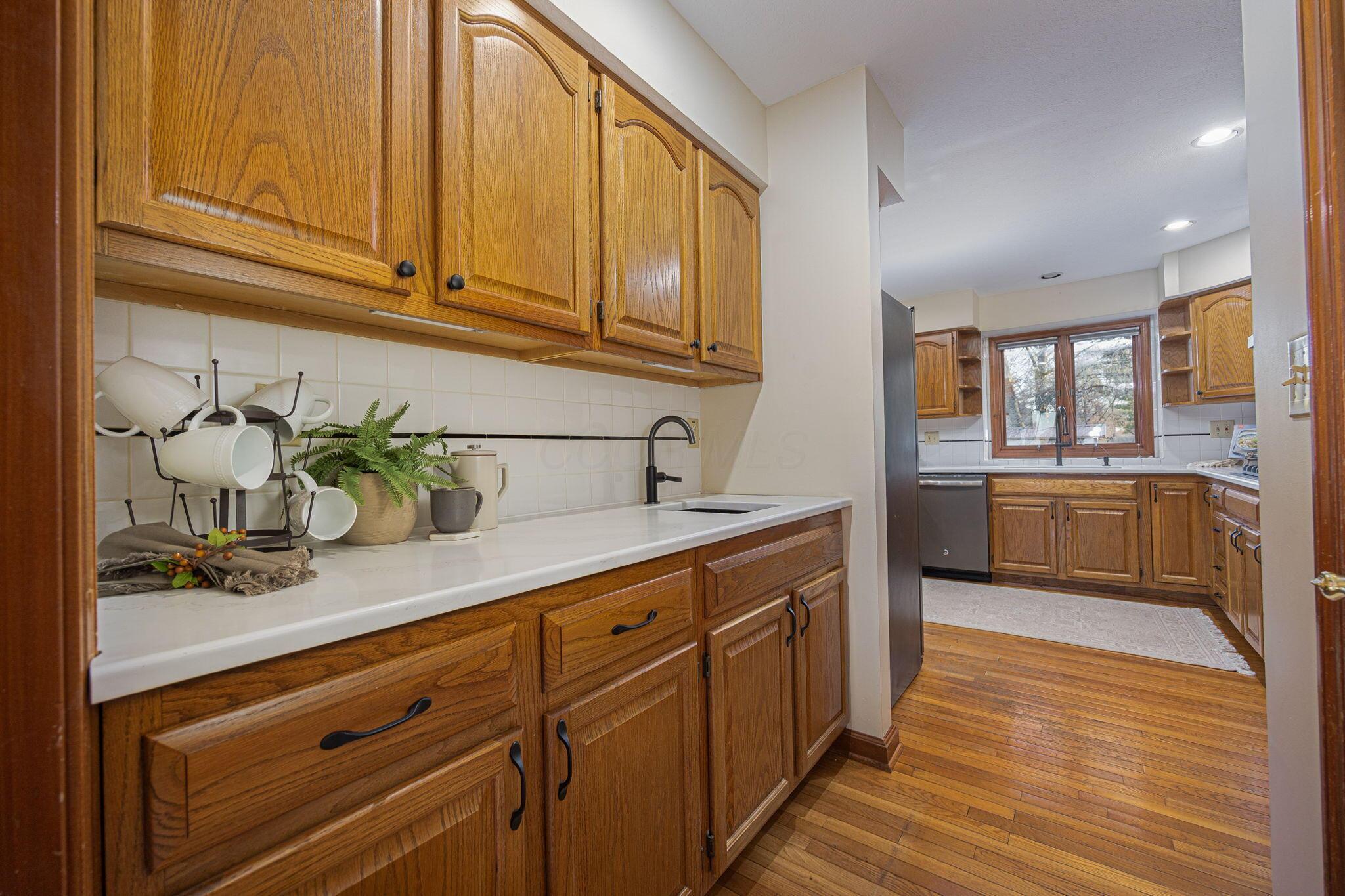 13521 Palmer Road Southwest Etna, OH 43068 - Photo 14 of 50 Butler Pantry