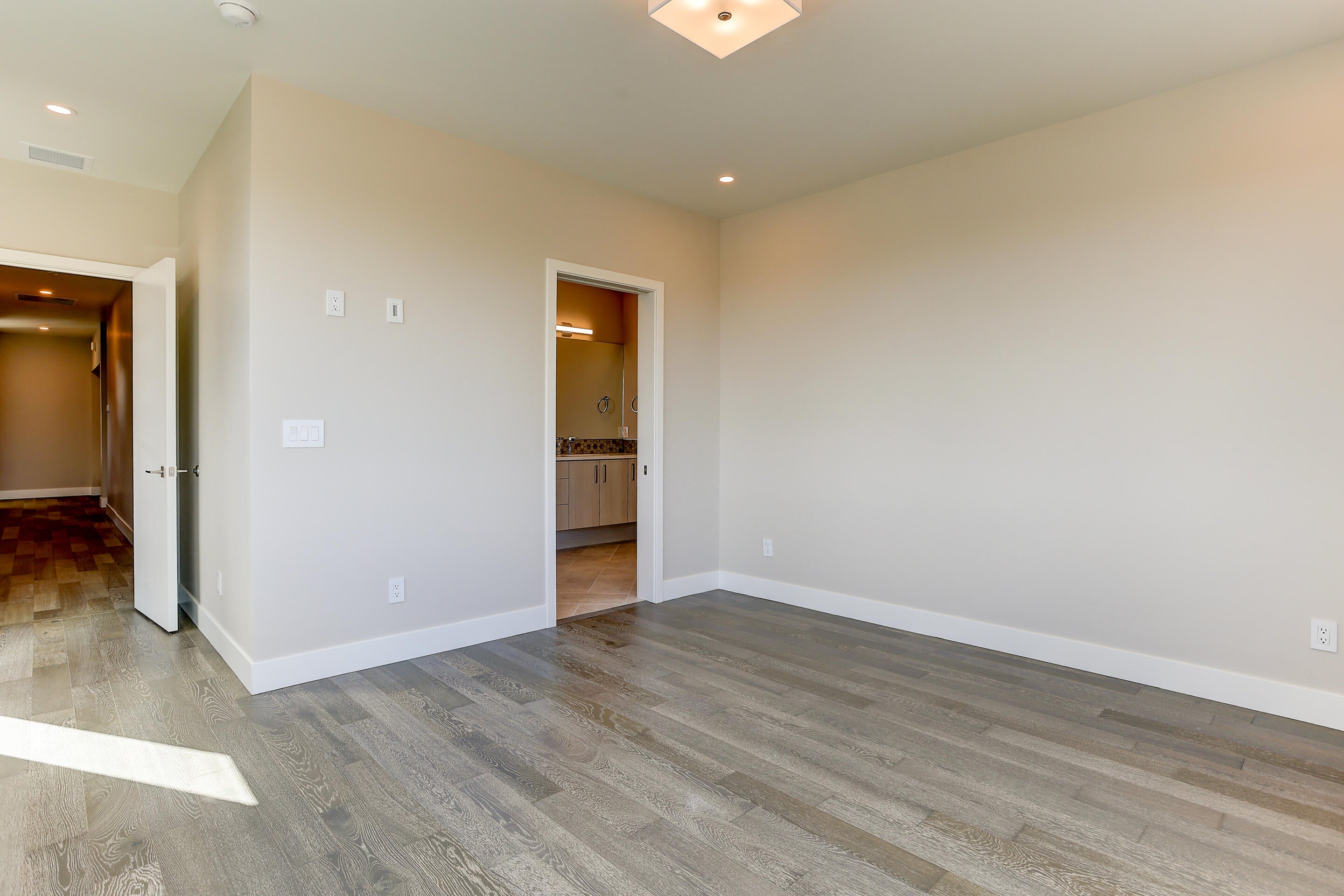 19211 Gateway Loop, Unit LOT 21 Bend, OR 97702 - Photo 28 of 41 Primary suite