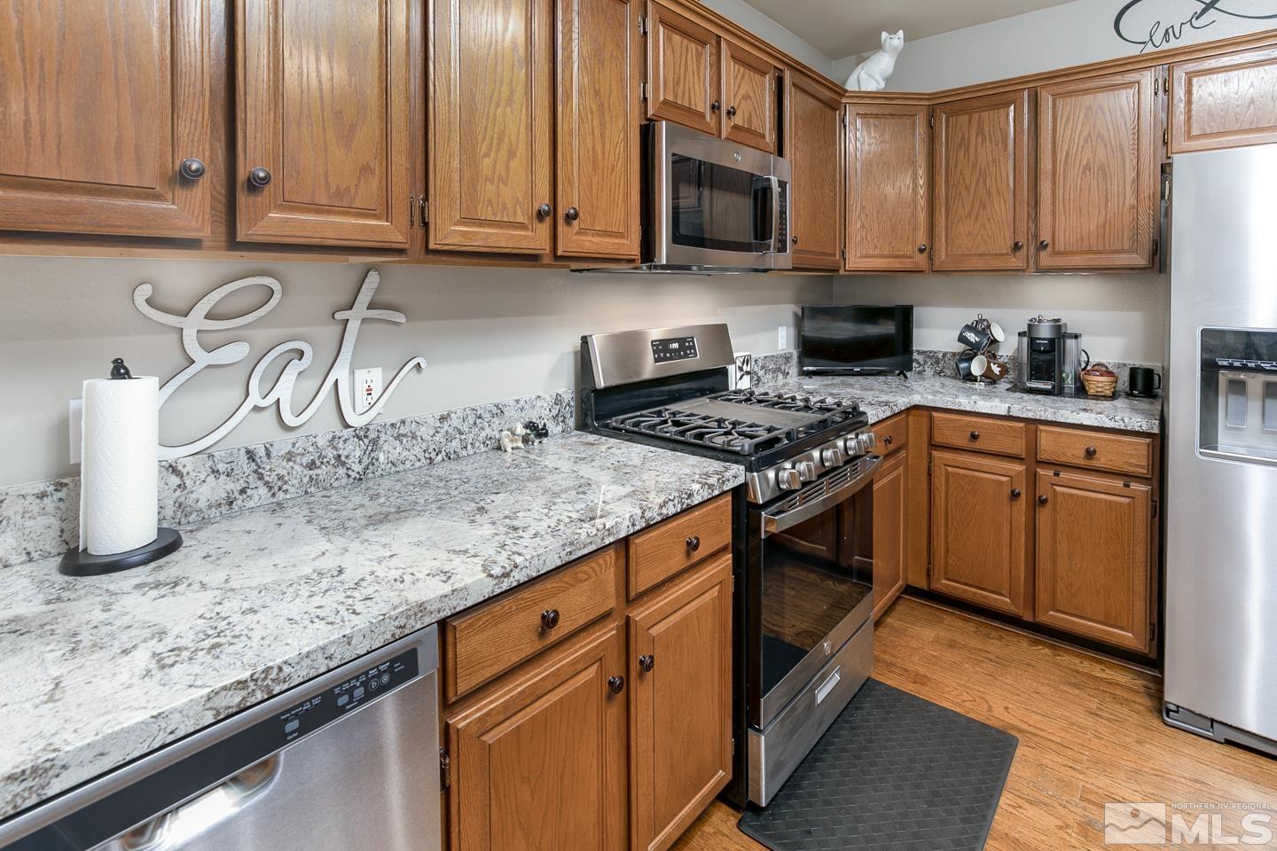 5586 Rivers Edge Drive Fallon, NV 89406 - Photo 12 of 40 a kitchen with granite countertop a sink stove and cabinets