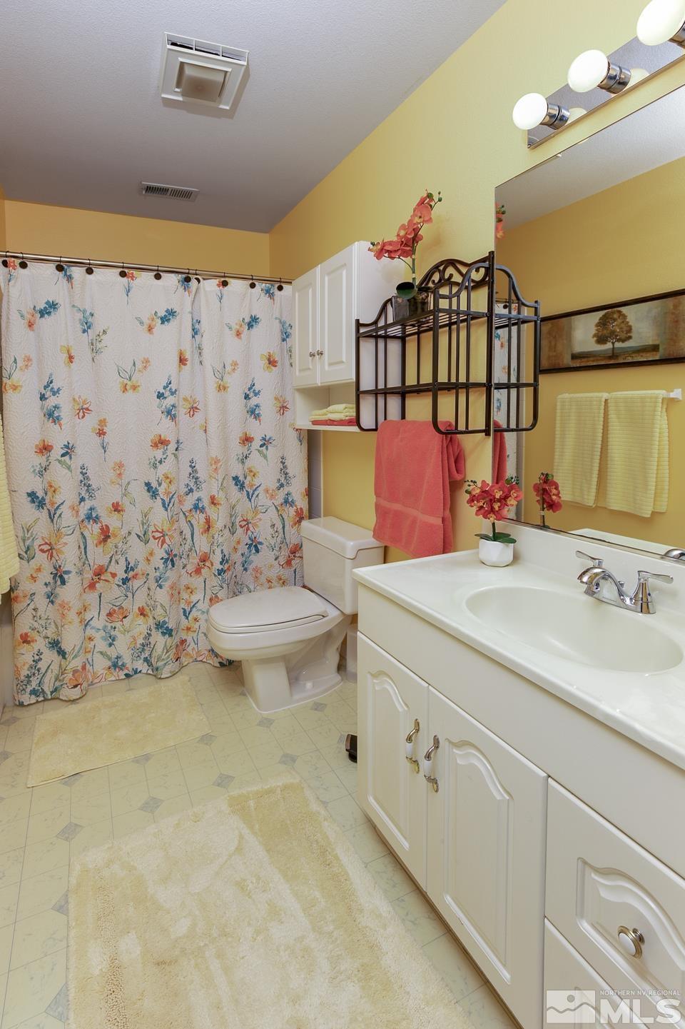 5586 Rivers Edge Drive Fallon, NV 89406 - Photo 21 of 40 a bathroom with a sink toilet and shower