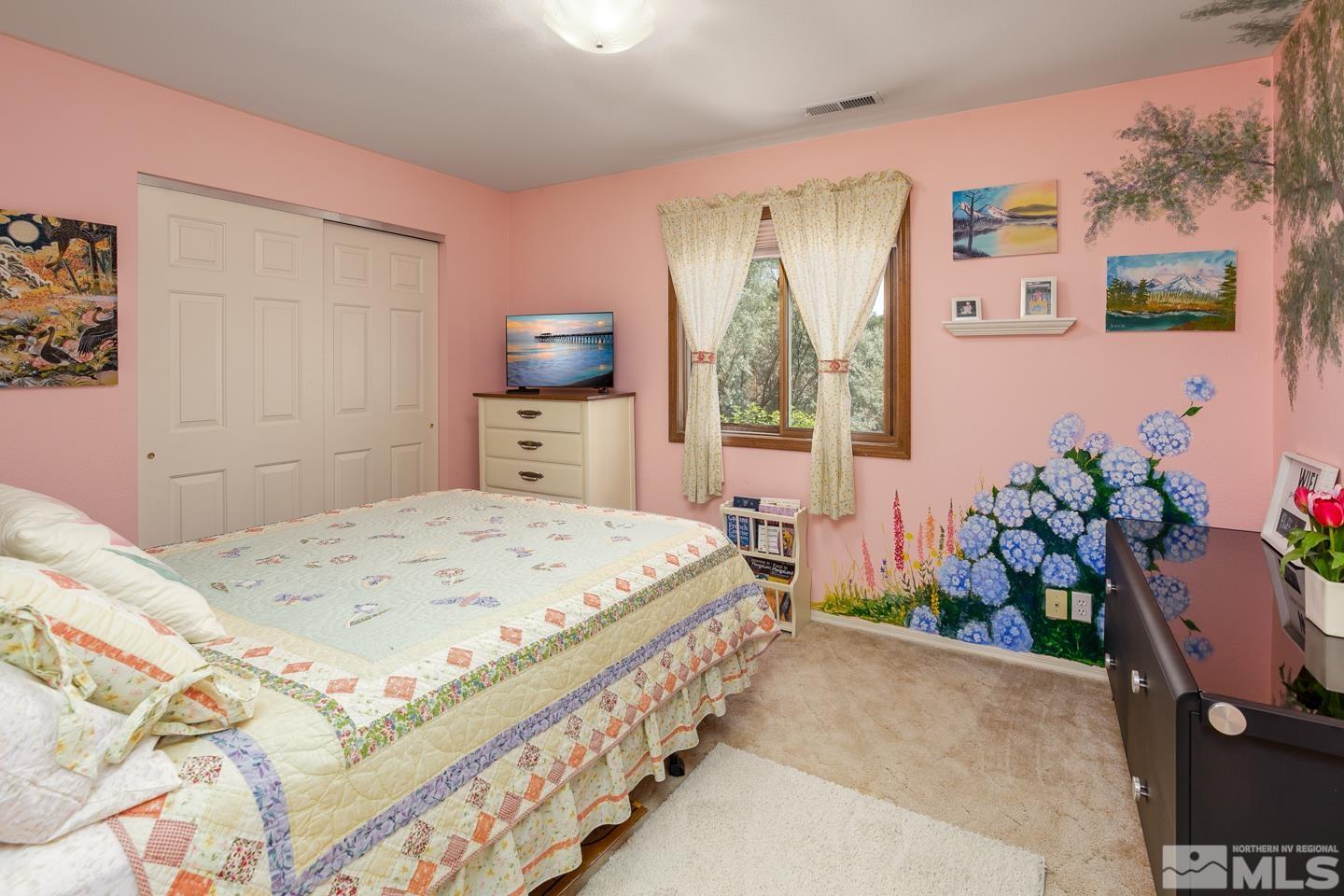 5586 Rivers Edge Drive Fallon, NV 89406 - Photo 23 of 40 a bedroom with a bed and a potted plant