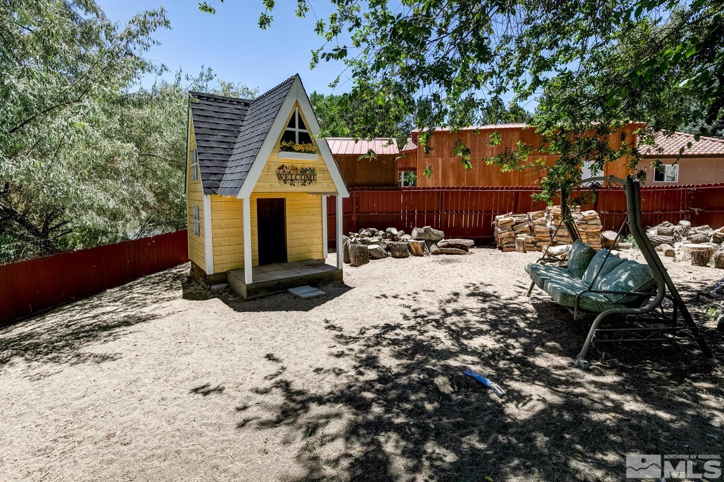 5586 Rivers Edge Drive Fallon, NV 89406 - Photo 38 of 40 a view of a backyard of the house