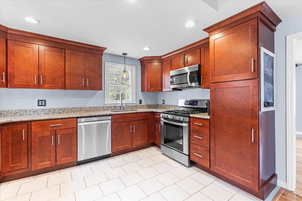 113 Walnut Plain Road Rochester, MA 02770 - Photo 13 of 41
