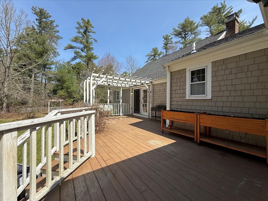 113 Walnut Plain Road Rochester, MA 02770 - Photo 6 of 41