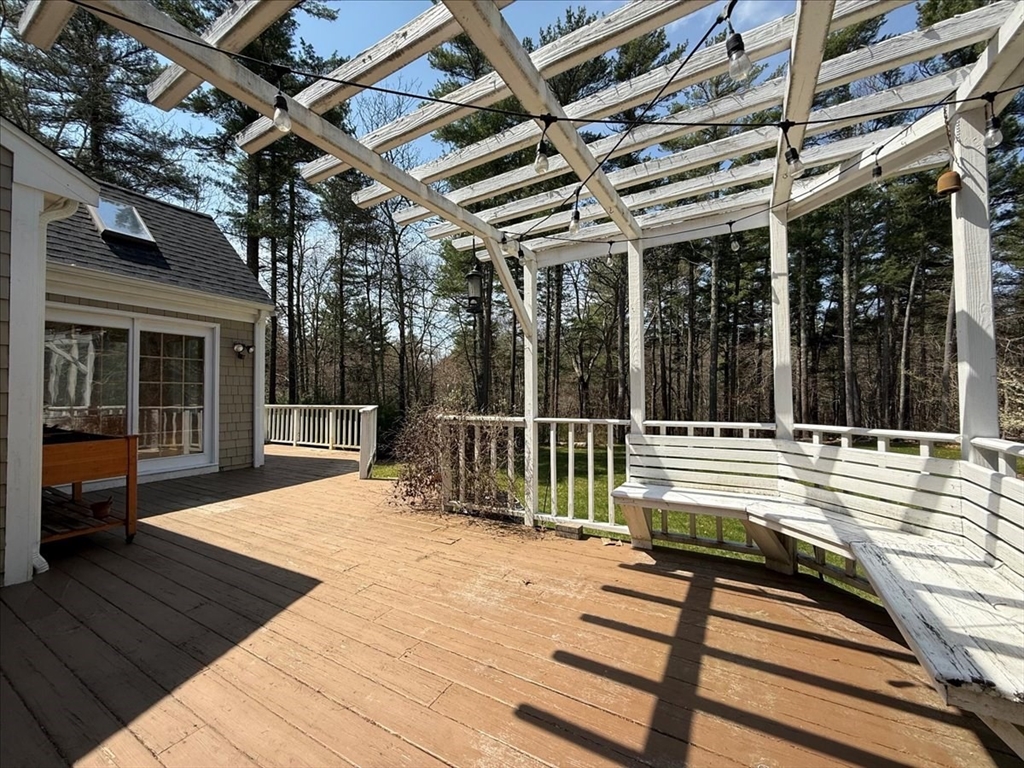 113 Walnut Plain Road Rochester, MA 02770 - Photo 7 of 41