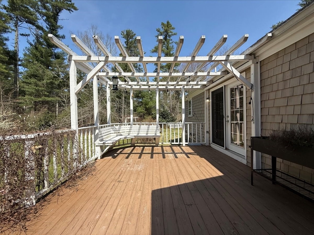 113 Walnut Plain Road Rochester, MA 02770 - Photo 8 of 41