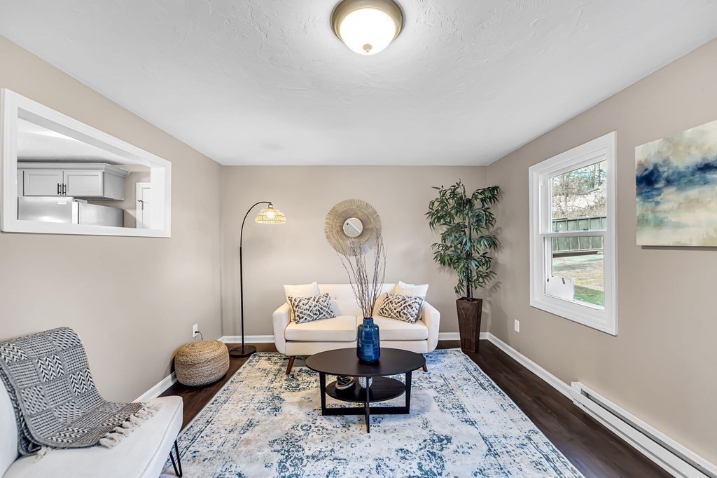 9 Hillside Road Leicester, MA 01611 - Photo 5 of 42 a living room with furniture