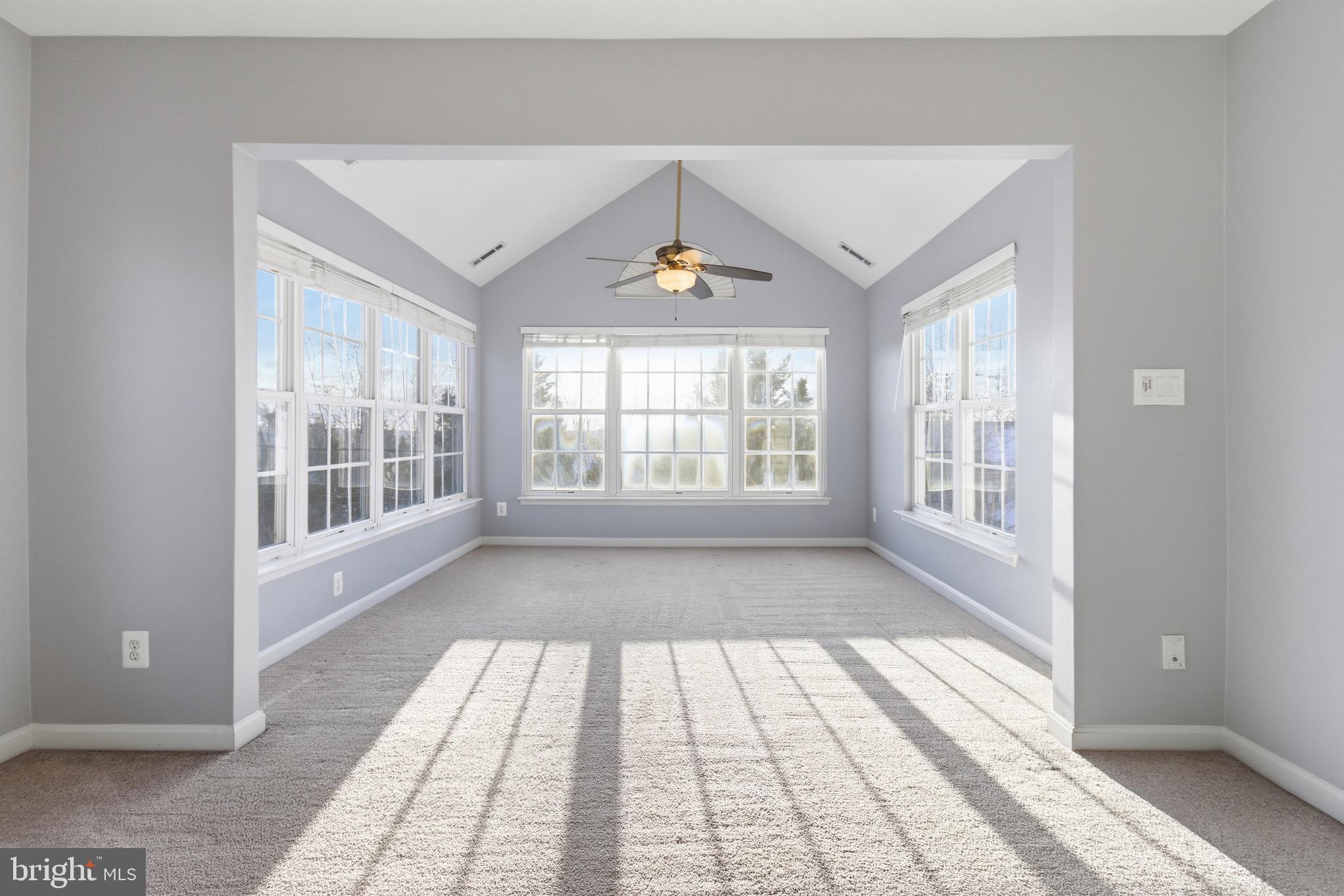 18544 Pineview Square Leesburg, VA 20176 - Photo 19 of 43 Primary Sitting Room