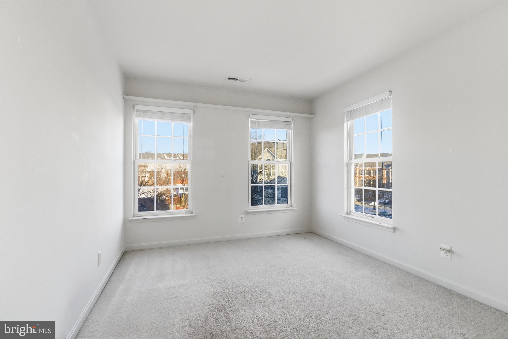 18544 Pineview Square Leesburg, VA 20176 - Photo 23 of 43 Bedroom 3