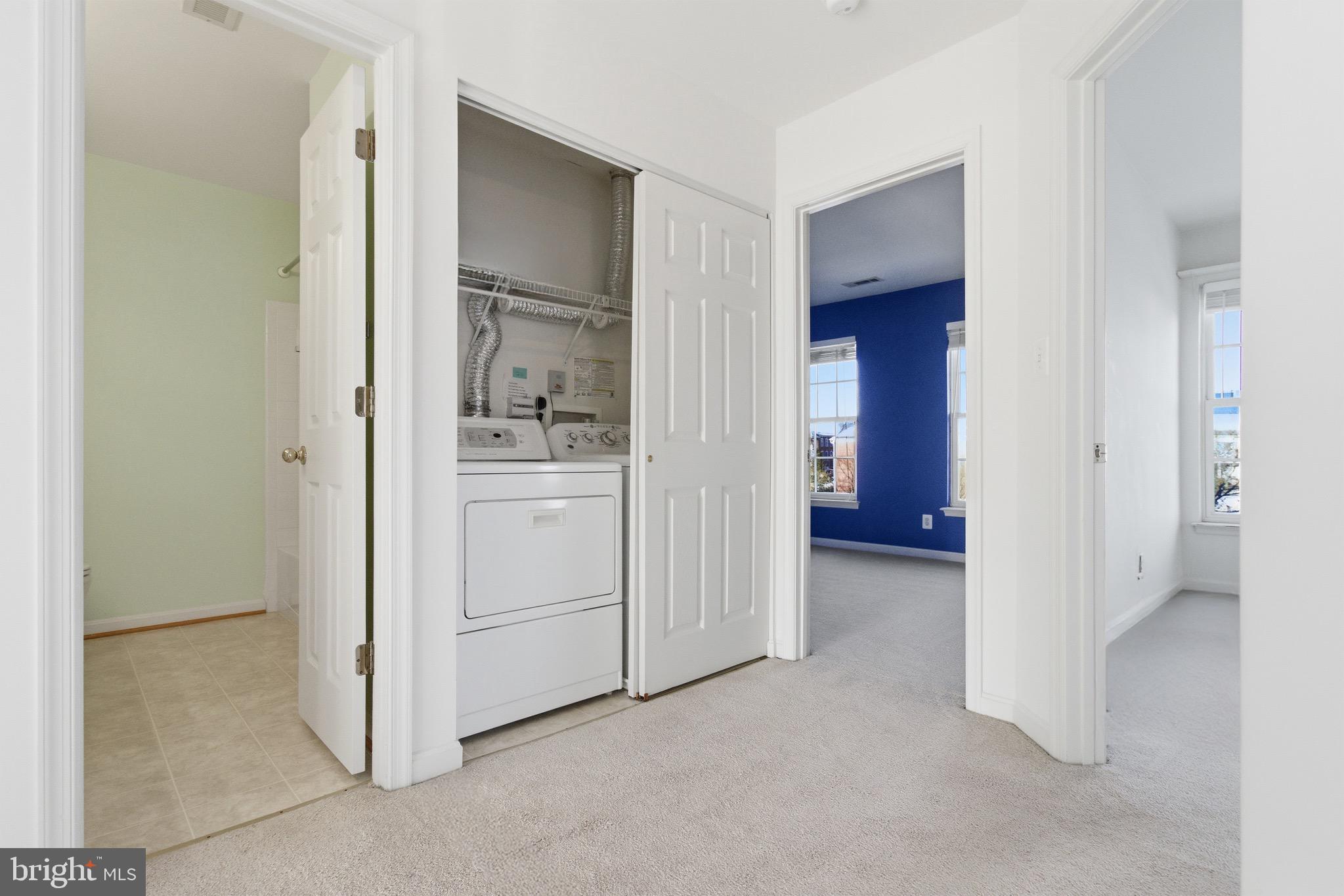 18544 Pineview Square Leesburg, VA 20176 - Photo 26 of 43 Upper level Laundry Room