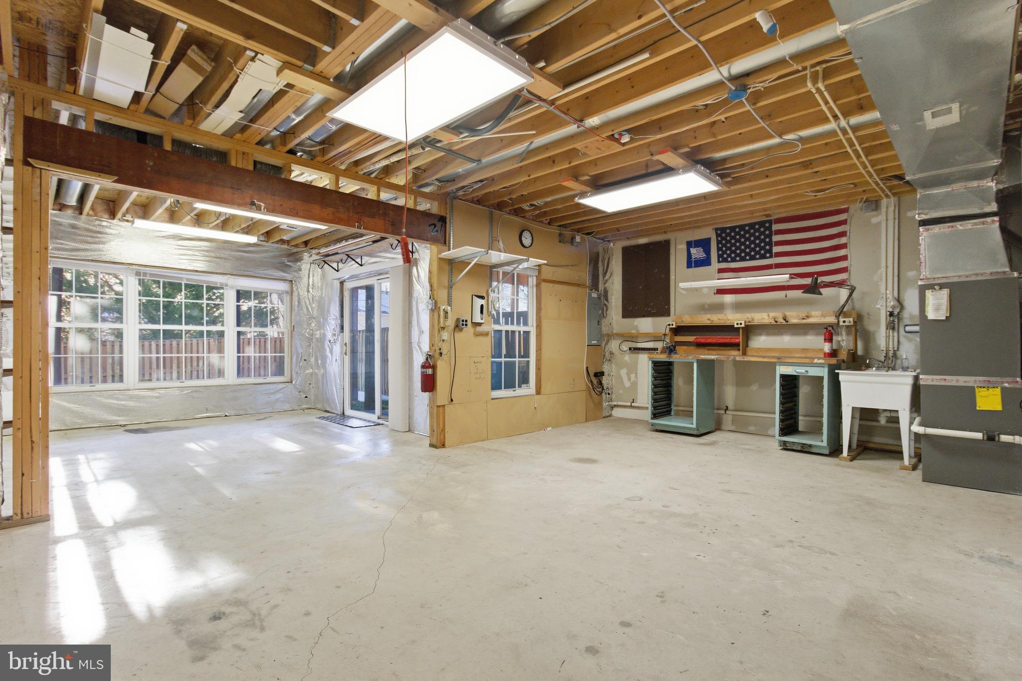 18544 Pineview Square Leesburg, VA 20176 - Photo 28 of 43 Lower Level - imagine the possibilities- so bright