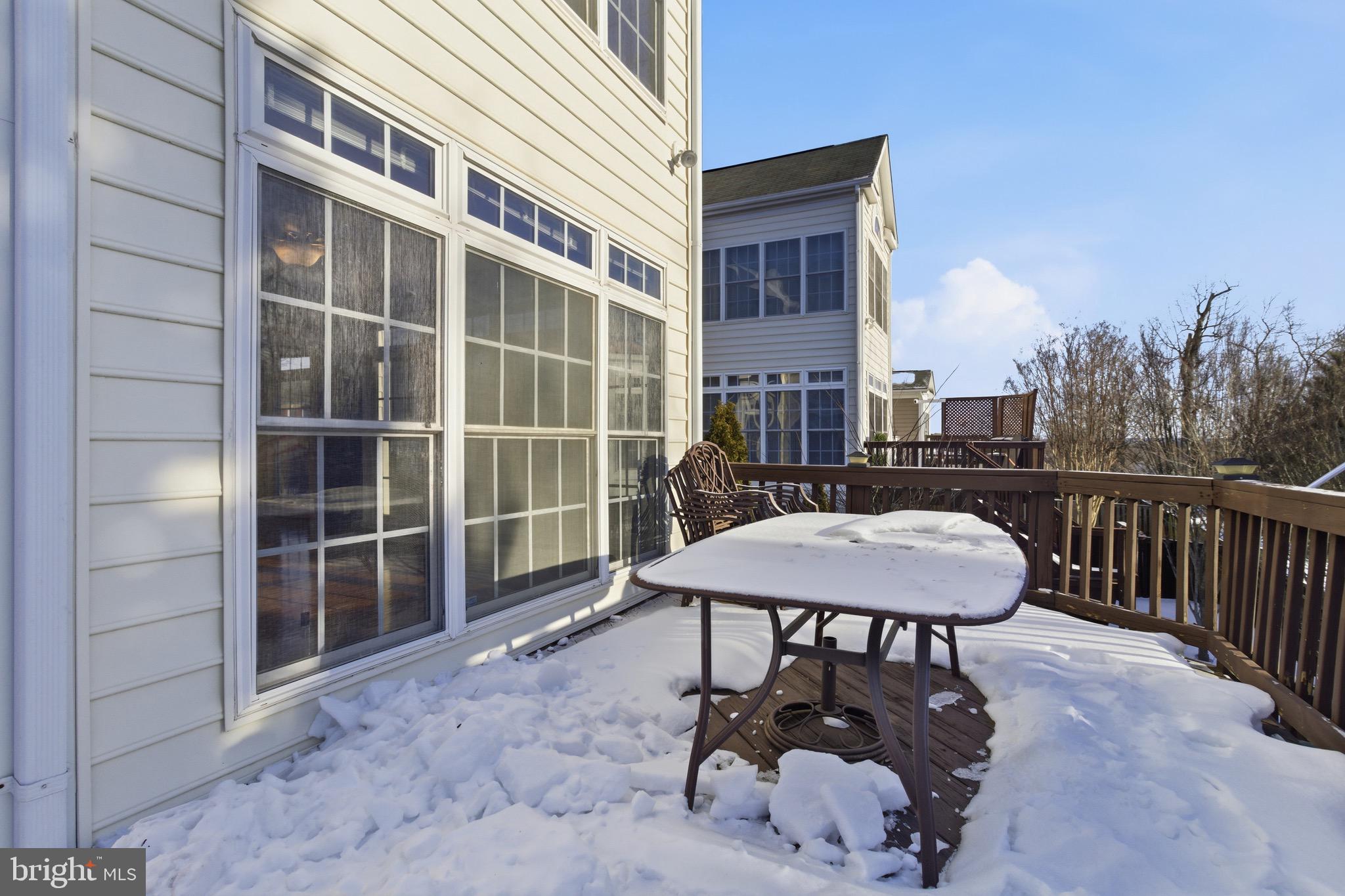 18544 Pineview Square Leesburg, VA 20176 - Photo 31 of 43 Deck