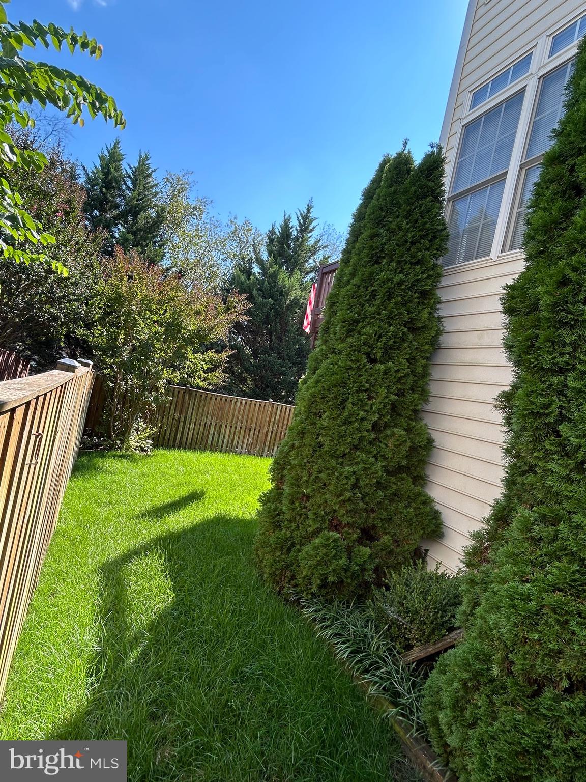 18544 Pineview Square Leesburg, VA 20176 - Photo 40 of 43 Large backyard backing to common area