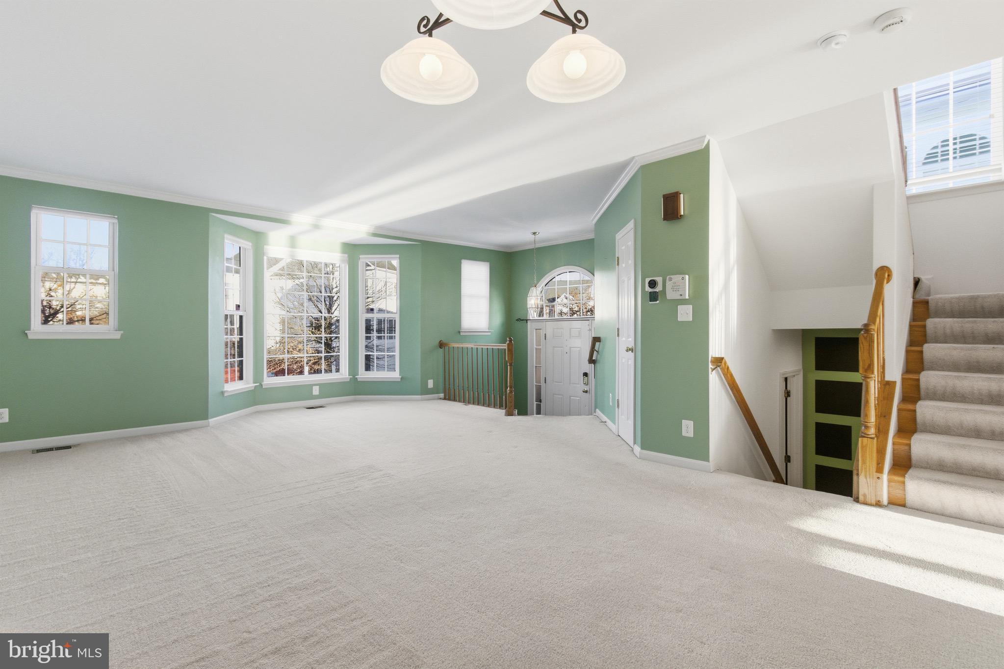 18544 Pineview Square Leesburg, VA 20176 - Photo 7 of 43 Living Room with newer bay window